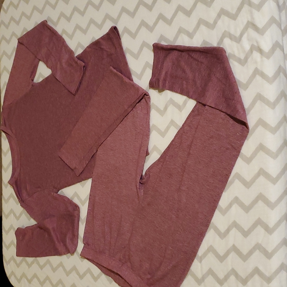 32° Heat thermal underwear for girls. Size small, top and bottom.